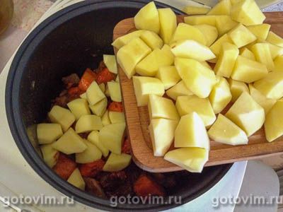 Баранина в мультиварке, тушенная с тыквой и картофелем