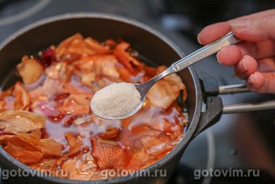 Яйца в луковой шелухе