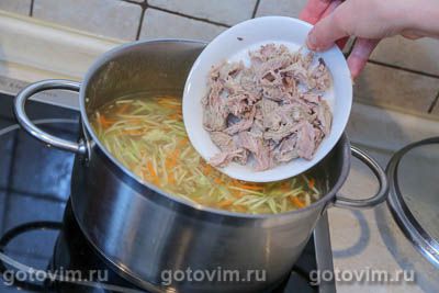 Куриный суп с кабачками и яйцом