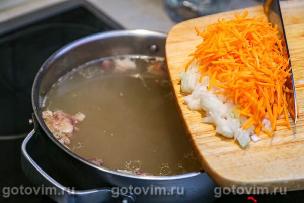 Суп из говядины с клецками и овощами (без обжарки)