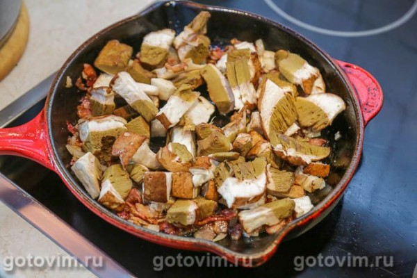 Макароны с белыми грибами и беконом