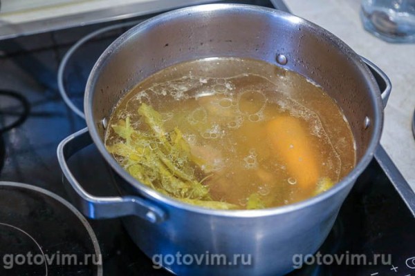 Суп из говядины с клецками и овощами (без обжарки)