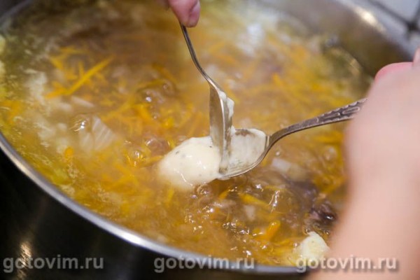 Суп из говядины с клецками и овощами (без обжарки)