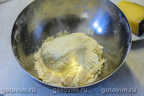 Киш с лисичками и сыром с голубой плесенью