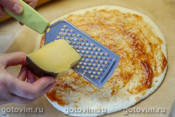 Пицца с лисичками и беконом