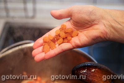 Плов с говядиной, тыквой и изюмом