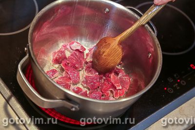 Плов с говядиной, тыквой и изюмом